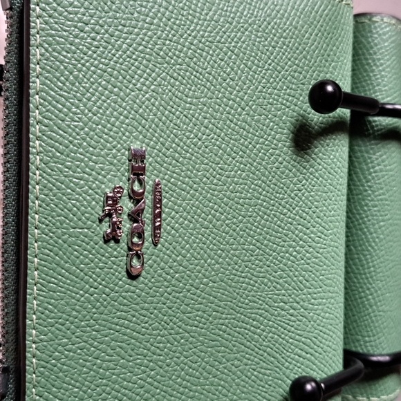 Coach NWTs Bifold Wallet Soft Green Pebbled Leather Wallet - Picture 3 of 10